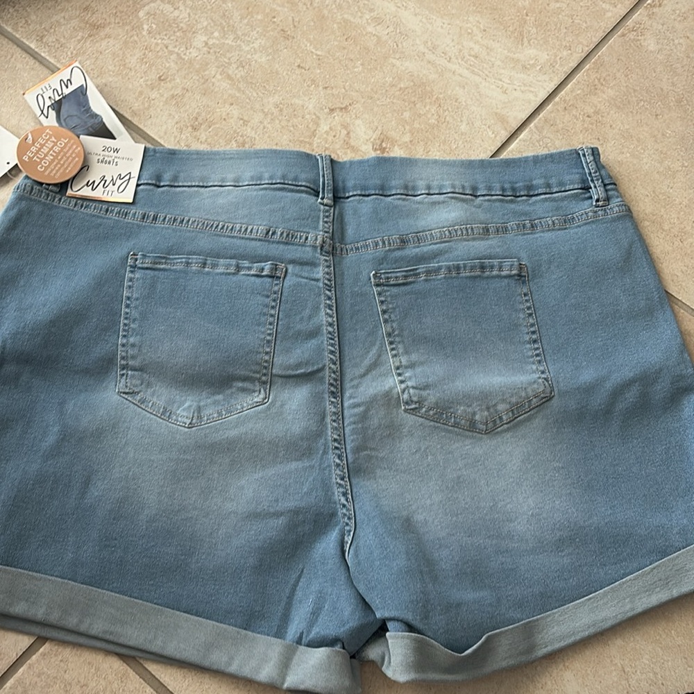 Light wash denim shorts - Picture 4 of 4